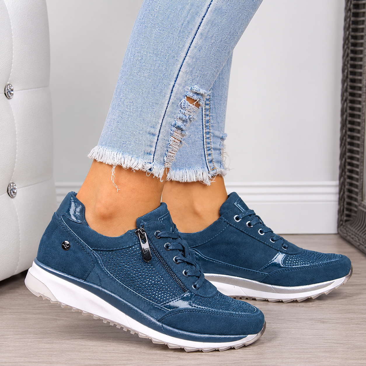 Blue / 11