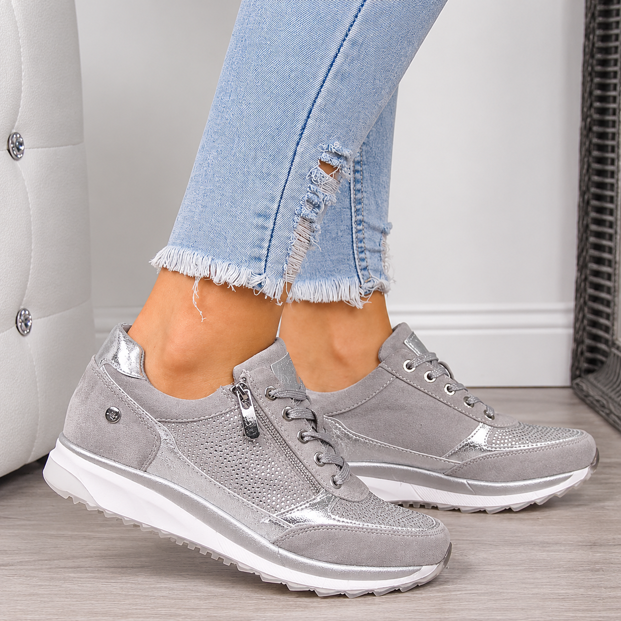 Gray / 11